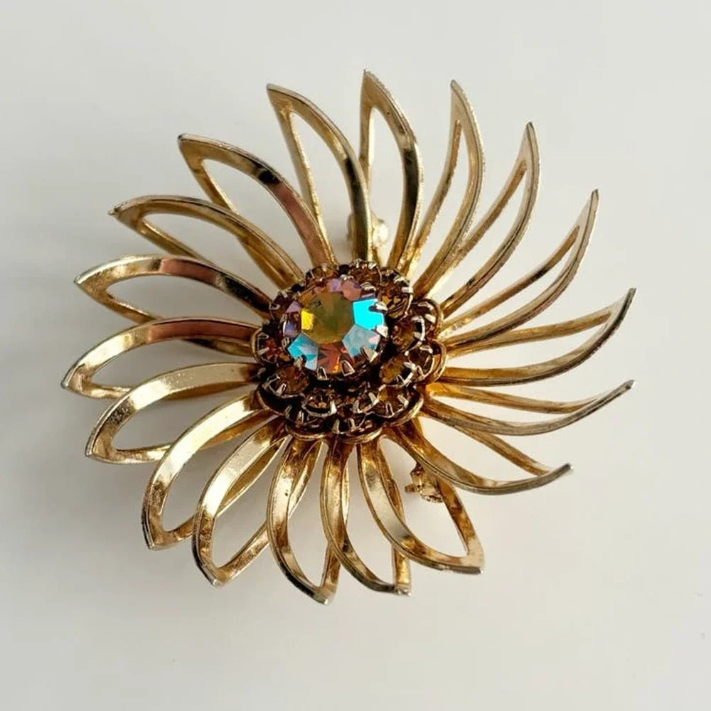 Vintage Sarah Coventry Canada Gold Tone Aurora Borealis Flower Brooch